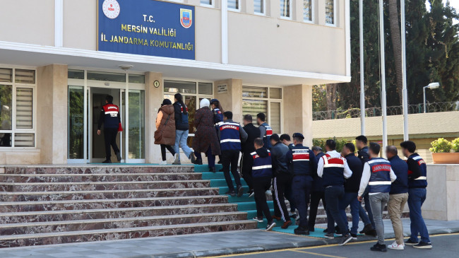MERSİN VE GAZİANTEP’TE DEAŞ’A FON TOPLADIKLARI İDDİASIYLA 9 ŞÜPHELİ YAKALANDI