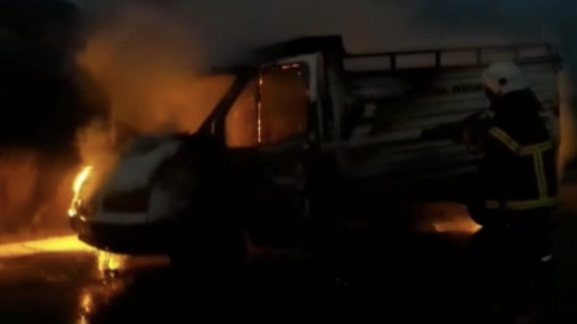 ADANA’DA SEYİR HALİNDEKİ PİKAP YANDI