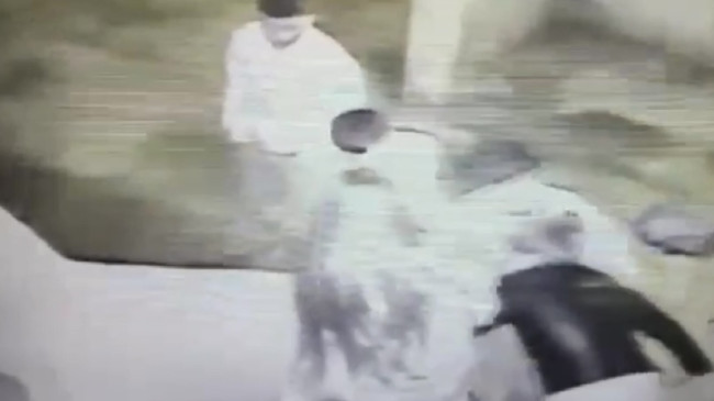 ADANA’DA BİR AVM’NİN OTOPARKINDA 2’Sİ KADIN 5 KİŞİ TARAFINDAN DARPEDİLEN VE BIÇAKLANAN GENÇ HAYATINI KAYBETTİ