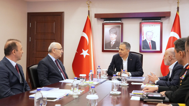 BAKAN YERLİKAYA, ADANA’DA YAKLAŞIK 10 AYDA 19 BİN 746 ŞÜPHELİNİN YAKALANDIĞINI BİLDİRDİ