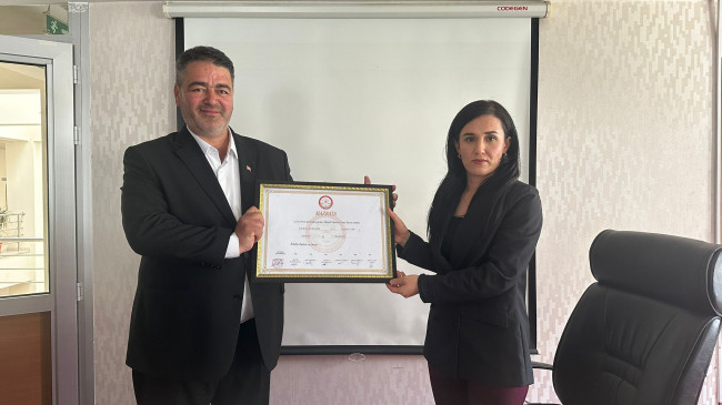 ALADAĞ BELEDİYE BAŞKANI KEMAL ÖZDEMİR MAZBATASINI ALDI