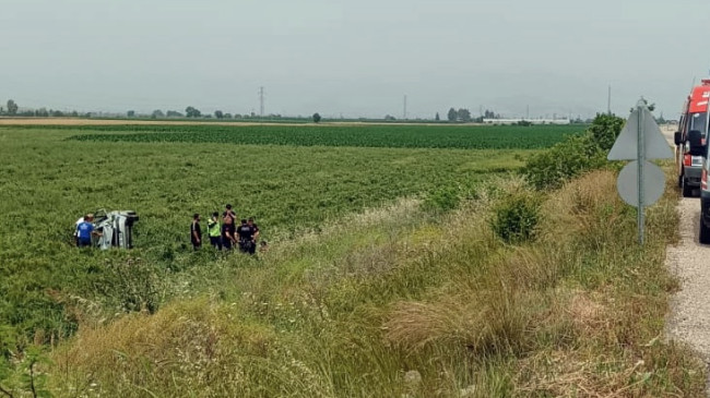 Adana’da şarampole devrilen otomobildeki 1 kişi öldü, 2 kişi yaralandı