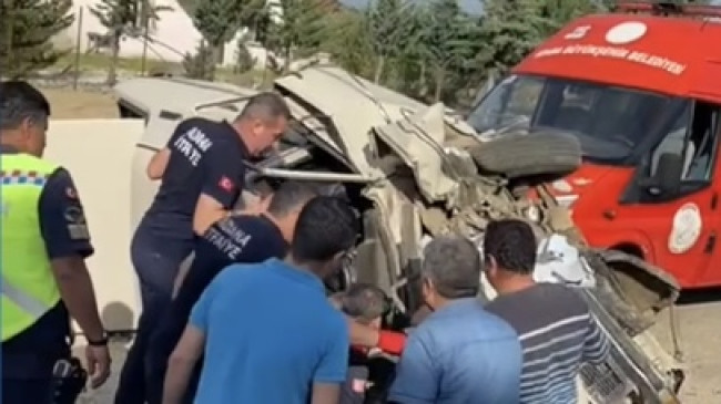 Adana’da takla atan otomobildeki 3 kişi yaralandı