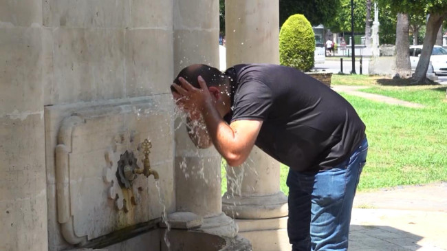 ADANA, MERSİN, OSMANİYE VE HATAY’DA SICAK HAVA VE NEM VATANDAŞLARI BUNALTIYOR