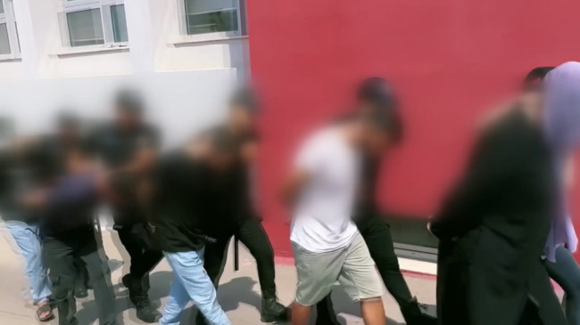 Adana’da uyuşturucu ticaretinden hapis cezası bulunan 14 hükümlü yakalandı