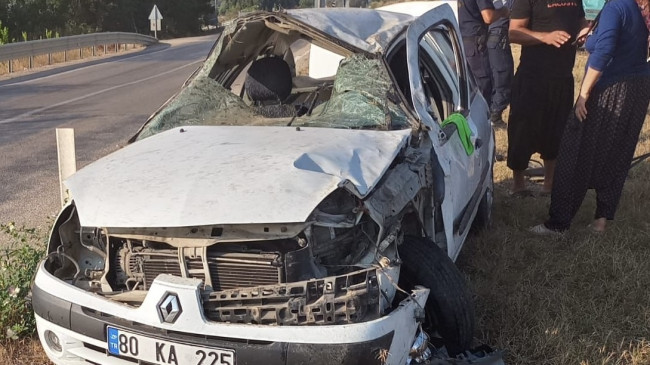 Adana’da 3 aracın karıştığı trafik kazasında yaralanan 6 kişi hastaneye kaldırıldı.