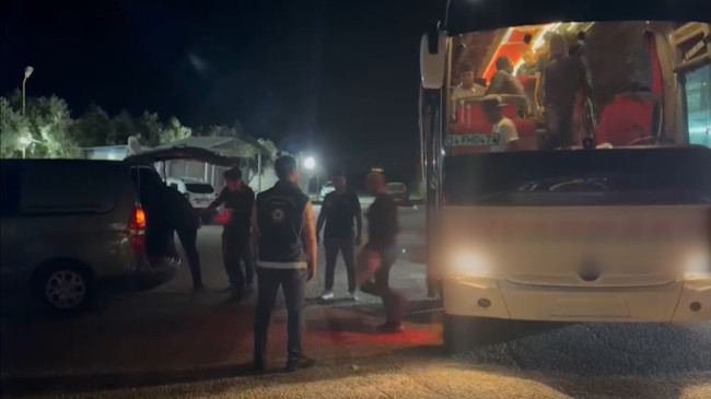 OSMANİYE’DE YURDA KAÇAK YOLLARLA GİREN 13 SURİYELİ YAKALANDI