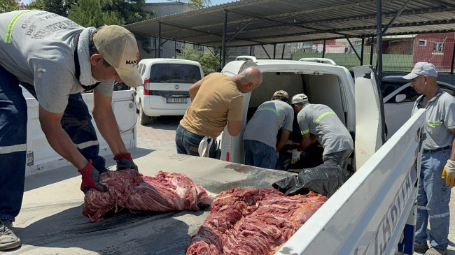 ADANA’DA 1,5 TON TEK TIRNAKLI HAYVAN ETİ ELE GEÇİRİLDİ