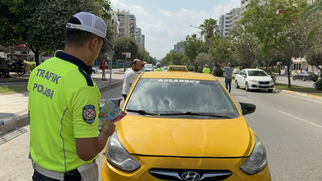 Adana’da trafikte kural ihlali yapan sürücüler dronla belirlendi