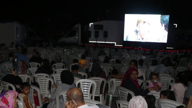 Hatay’da konteyner kentte sinema etkinliği düzenlendi