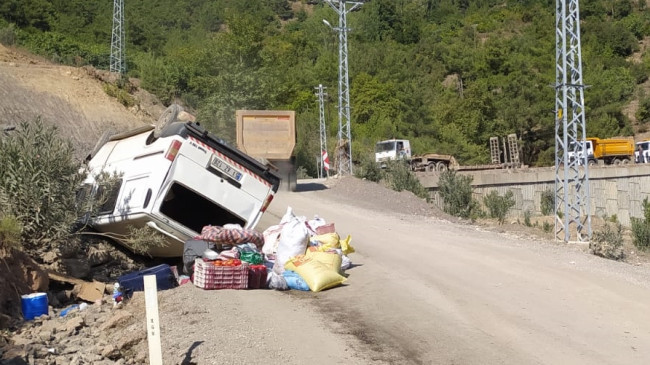 Adana’da devrilen minibüsteki 6 kişi yaralandı