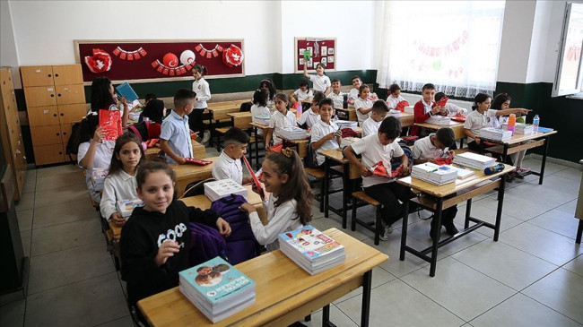 20 MİLYONDAN FAZLA ÖĞRENCİ PAZARTESİ GÜNÜ DERS BAŞI YAPACAK