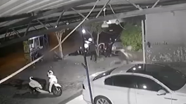 ADANA’DA SEYYAR DÖNERCİSİNE SİLAHLI SALDIRIDA 1 KİŞİ ÖLDÜ, 2 KİŞİ YARALANDI
