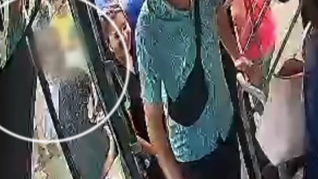 Adana’da duraklarda otobüs bekleyen iki kişinin cep telefonlarını çalan zanlı tutuklandı