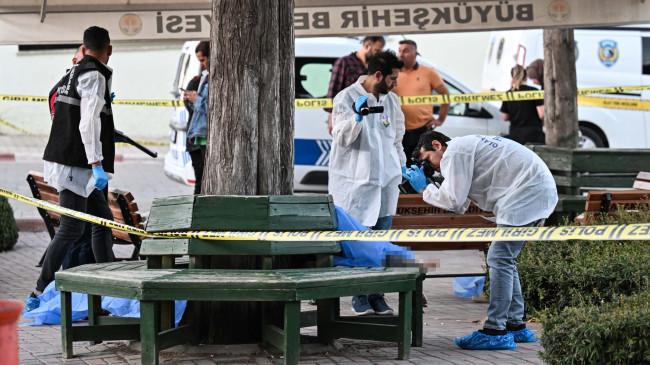 ADANA’DA MEZARLIKTA SİLAHLI SALDIRI, ANNE VE İKİ KIZI HAYATINI KAYBETTİ