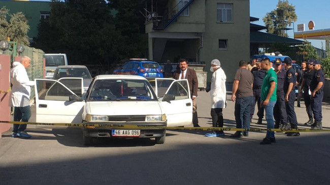 Mersin’de karısını tüfekle öldüren kişi aynı silahla aracında intihar etti