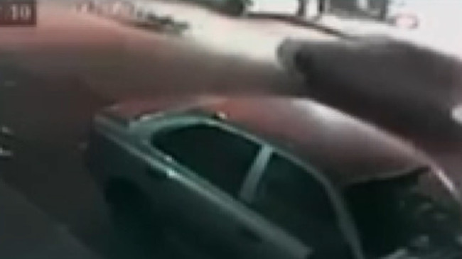 Adana’da devrilen motosikletin sürücüsü otomobil çarpması sonucu hayatını kaybetti