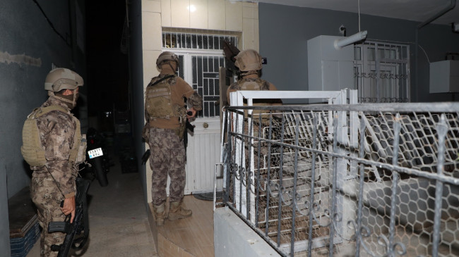 Mersin merkezli 3 ilde yasa dışı bahis operasyonunda 17 şüpheli tutuklandı