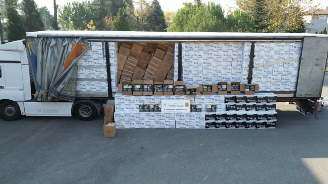 Sakarya ve Adana’daki kaçakçılık operasyonunda 18 milyon 500 bin makaron ile 5 ton 370 kilogram tütün ele geçirildi