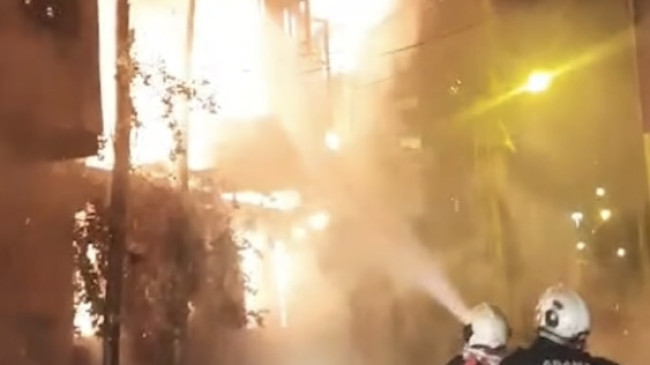 Adana’da metruk binada çıkan yangın hasara neden oldu