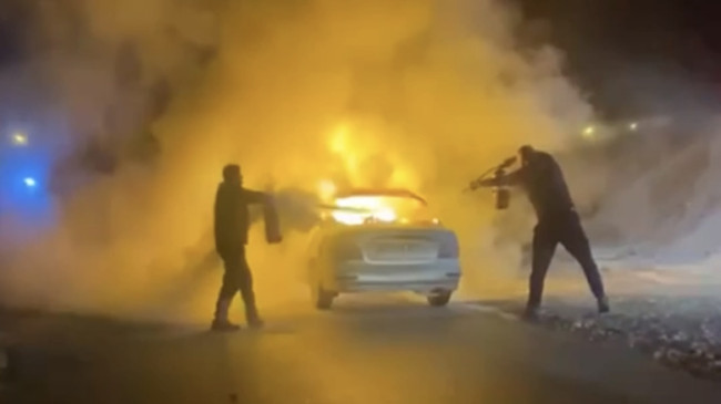 OSMANİYE’DE SEYİR HALİNDEYKEN YANMAYA BAŞLAYAN OTOMOBİL, KULLANILAMAZ HALE GELDİ