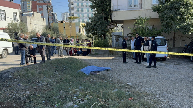 Adana’da ekmek almaya giderken sokakta rahatsızlanan kadın yaşamını yitirdi