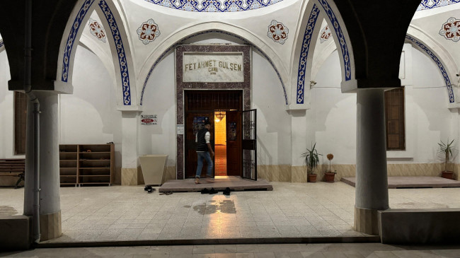 Adana’da caminin önünde bıçaklı saldırıya uğrayan imam hayatını kaybetti.