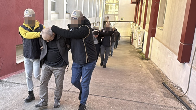 Adana merkezli FETÖ operasyonunda yakalanan 14 şüpheli adliyeye sevk edildi