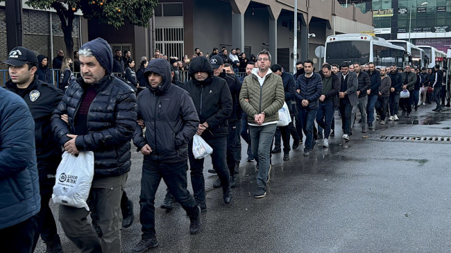 MERSİN GÜMRÜK İDARESİ ÇALIŞANLARINA YÖNELİK DÜZENLENEN “ZİNCİR” OPERASYONUNDA YAKALANAN 114 ŞÜPHELİ ADLİYEYE SEVK EDİLDİ