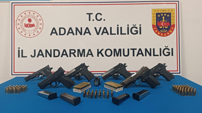 Adana’da iki araçta 6 ruhsatsız tabanca ele geçirildi