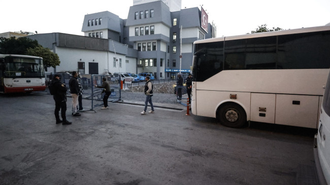 MERSİN’DE AKDENİZ BELEDİYE BAŞKANI HOŞYAR SARIYILDIZ İLE 5 BELEDİYE MECLİS ÜYESİ GÖZALTINA ALINDI