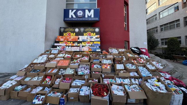 Adana’da ruhsatsız depoda 145 bin 520 kutu ilaç ele geçirildi