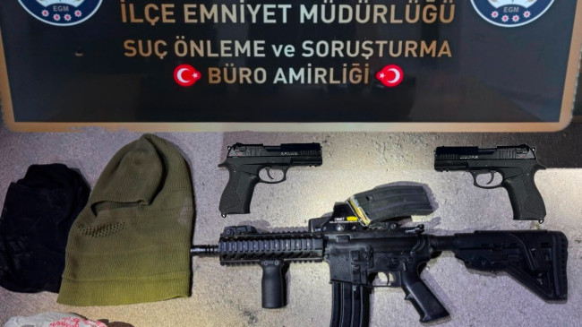 Adana’da silah ve el bombası ele geçirildi