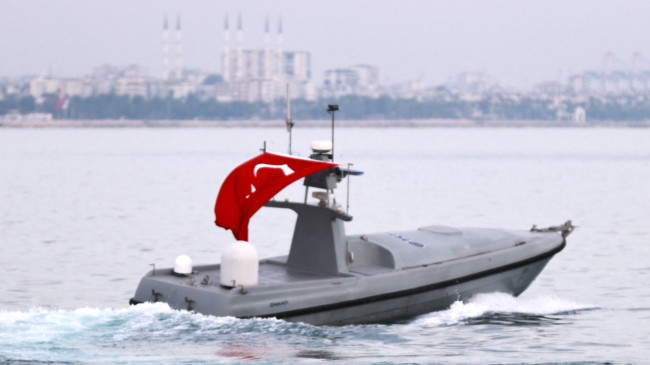 Mersin’de Türk savunma sanayisi bünyesinde geliştirilen OKHAN adlı insansız deniz aracı (İDA) testleri başarıyla tamamladı