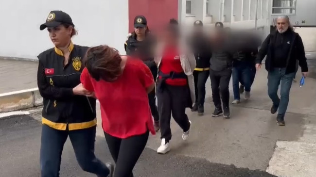 Adana’da bir kadının öldürülmesiyle ilgili gözaltına altına alınan 5 şüpheliden 3’ü tutuklandı