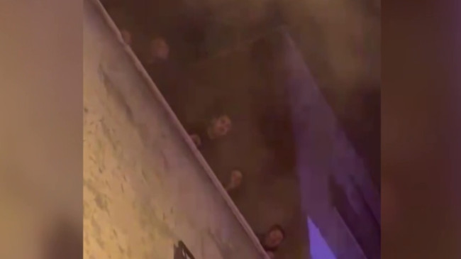 Mersin’de 3 katlı binada çıkan yangında mahsur kalan 5 kişi kurtarıldı