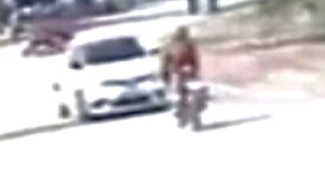 Hatay’da otomobil ile motosikletin çarpıştığı kaza güvenlik kamerasında