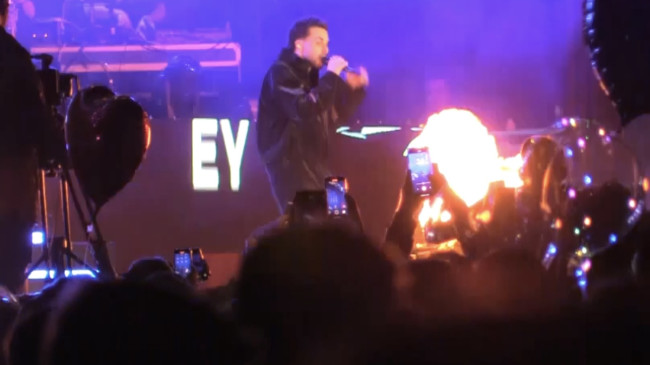 Şarkıcı Sefo, Adana’da devam eden 13. Uluslararası Portakal Çiçeği Karnavalı’nda konser verdi