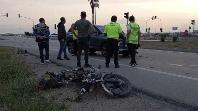 Adana’da ciple motosikletin çarpışması sonucu 2 kişi ağır yaralandı