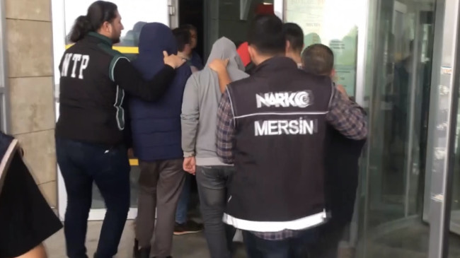 Mersin’de uyuşturucu operasyonunda yakalanan 19 şüpheliden 15’i tutuklandı