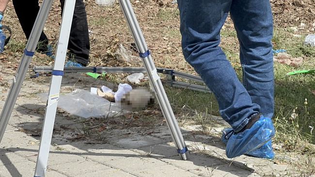 ADANA’DA ÇÖP KONTEYNERİNDE KAFATASI BULUNDU…!