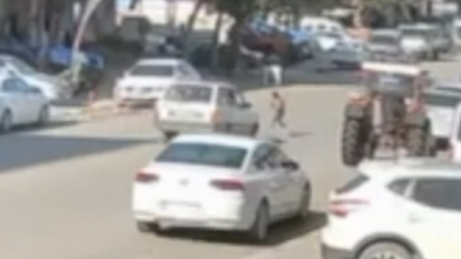 Hatay’da otomobilin çarptığı çocuk yaralandı