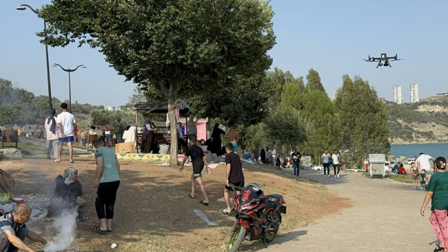 ADANA’DA PİKNİKÇİLER ORMAN YANGINLARINA KARŞI DRONLA UYARILDI