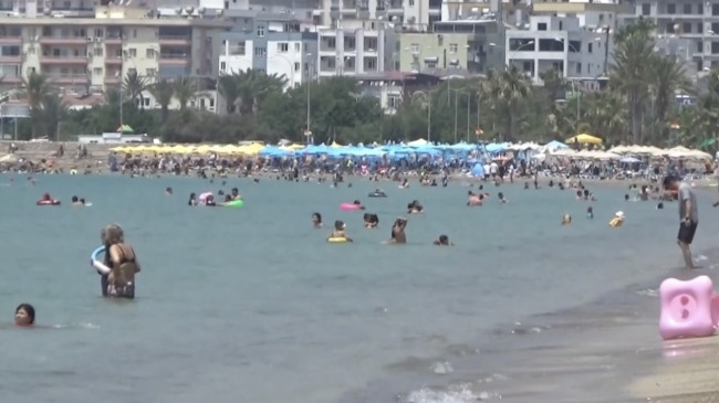 Mersin sahillerinde bayramın son günü hareketlilik yaşanıyor