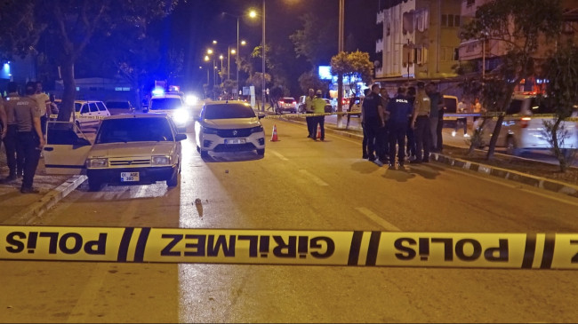 ADANA’DA OTOMOBİLİNDE SİLAHLI SALDIRIYA UĞRAYAN KİŞİ HAYATINI KAYBETTİ