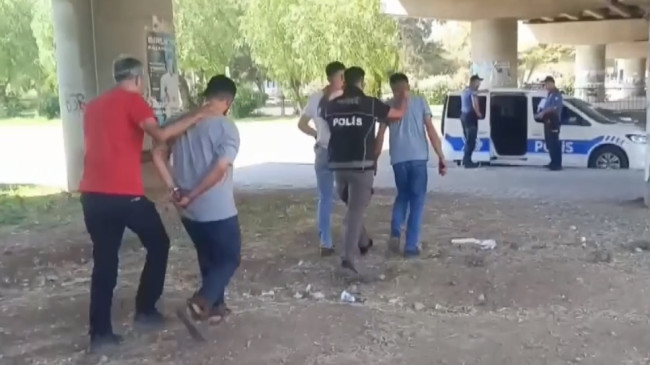 Adana’da uyuşturucu satıcılarına yönelik denetimlerde 65 şüpheli yakalandı