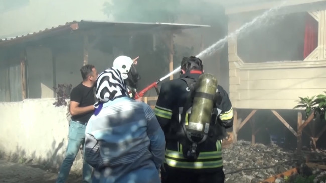 Osmaniye’de bir müstakil evde yangın çıkan