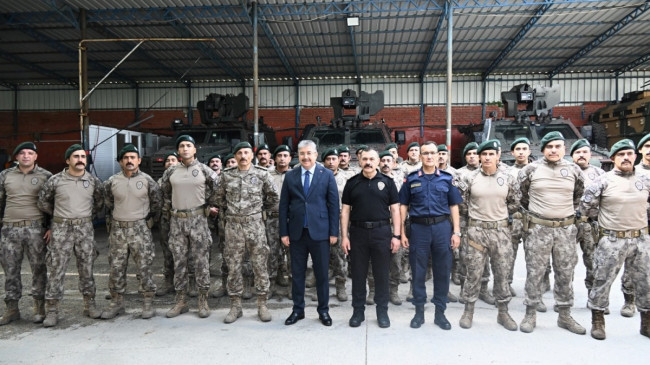 Suriye’de görev yapacak özel harekat polisleri Osmaniye’den dualarla uğurlandı