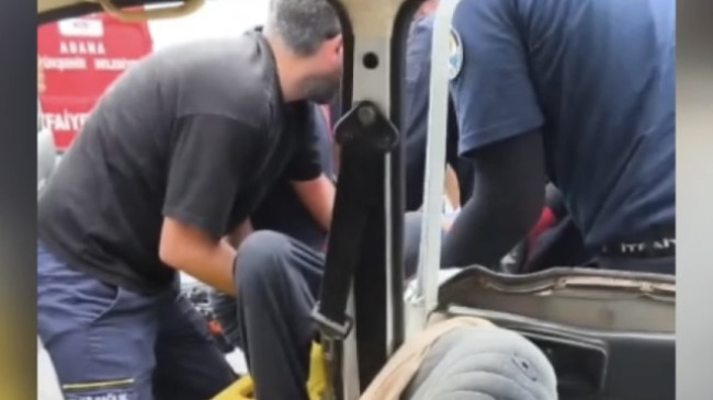 Adana’da panelvan ile otomobilin çarpışması sonucu 4 kişi yaralandı