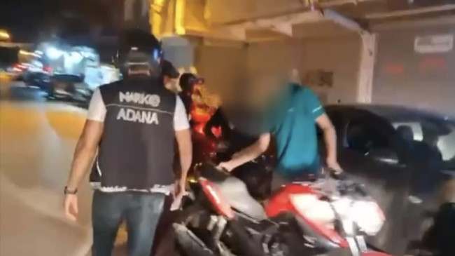 Adana’da üzerlerinde uyuşturucu bulunan 4 kişi gözaltına alındı